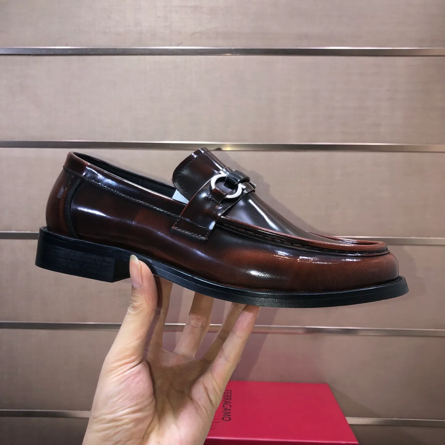 Men's shoes 💰540💰 [Ferragamo/Ferragamo] The latest model from the counter. Original imported high-quality cowhide with open sides + imported 🐂 cowhide lining + original luxury metal buckle + original combination outsole. Comparison is stress-free 38–45 (45 is custom-made and cannot be returned or exchanged)